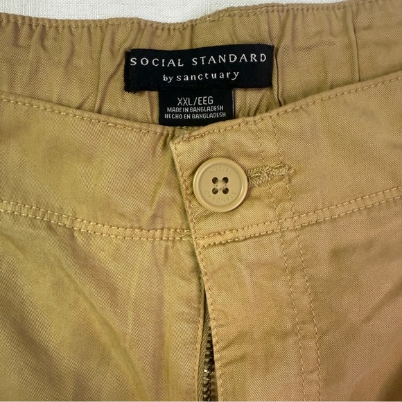 Sanctuary Tan Cargo Shorts Lightweight Casual Wear - Picture 3 of 3